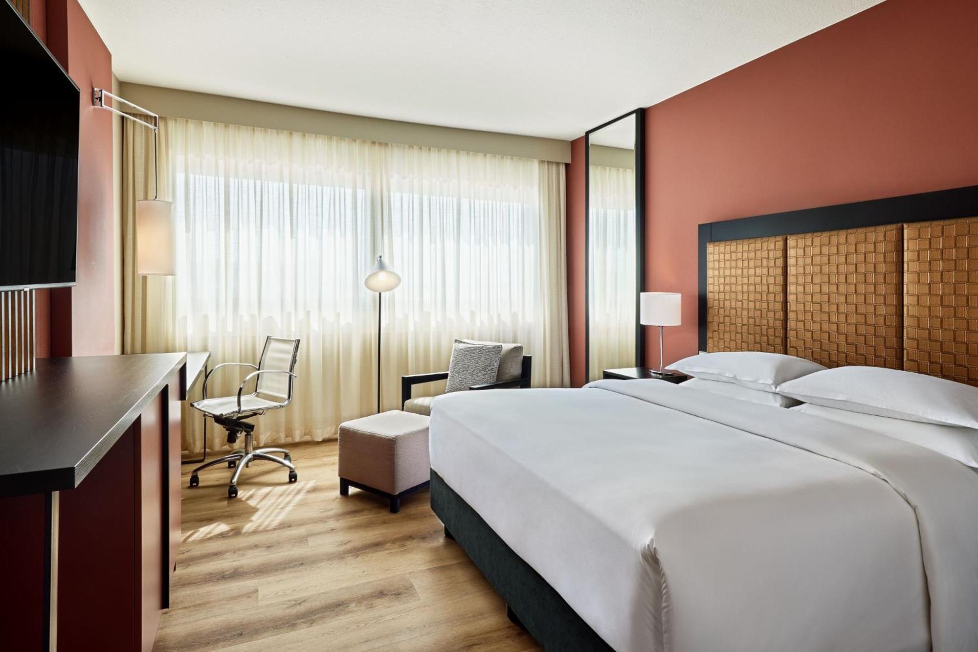 Deluxe Room, Guest room, 1 King or 1 Queen,1551061657:JPEG