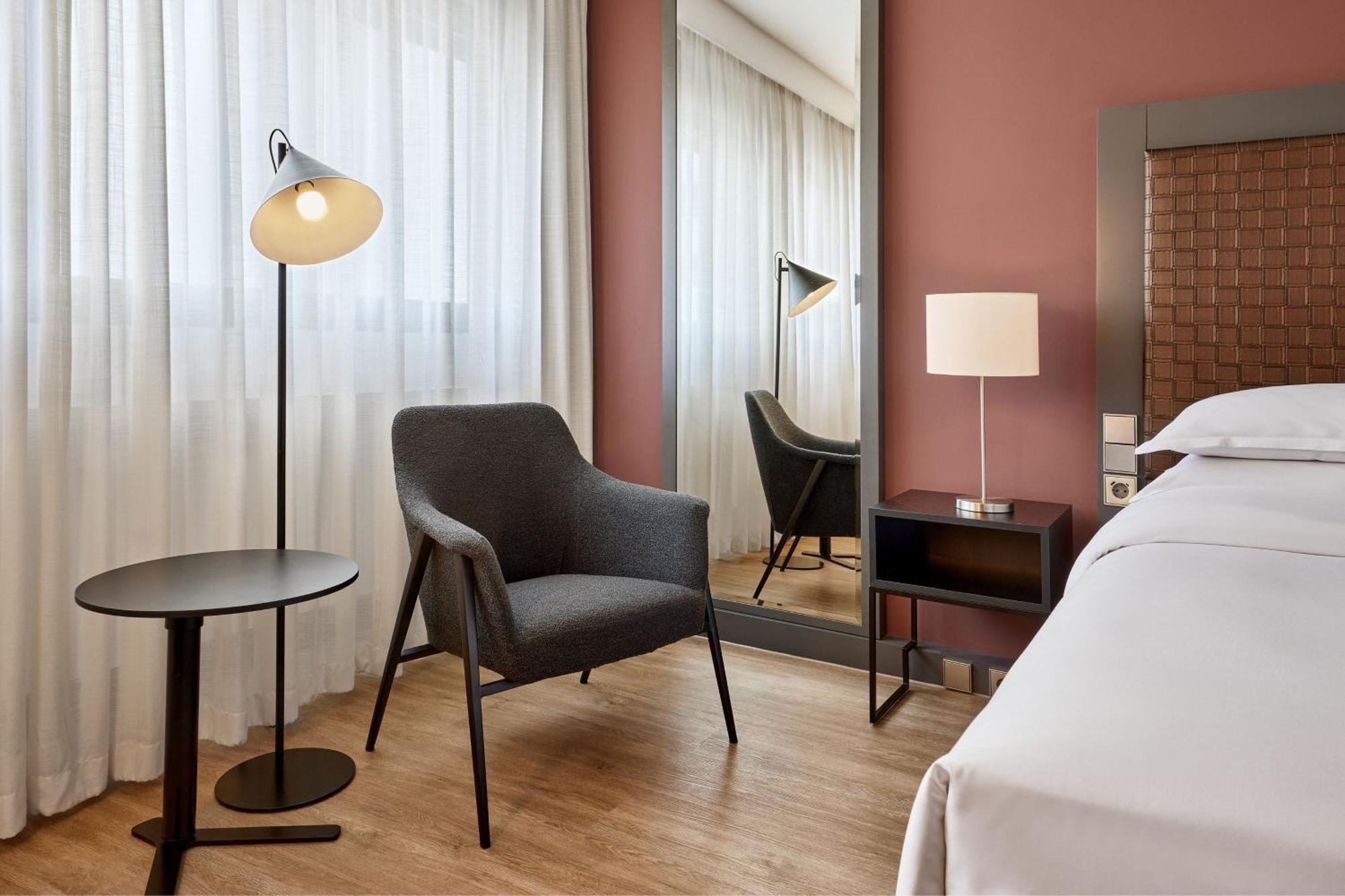 Premium Room Guest room 1 King or 1 Queen,1774422206:JPEG